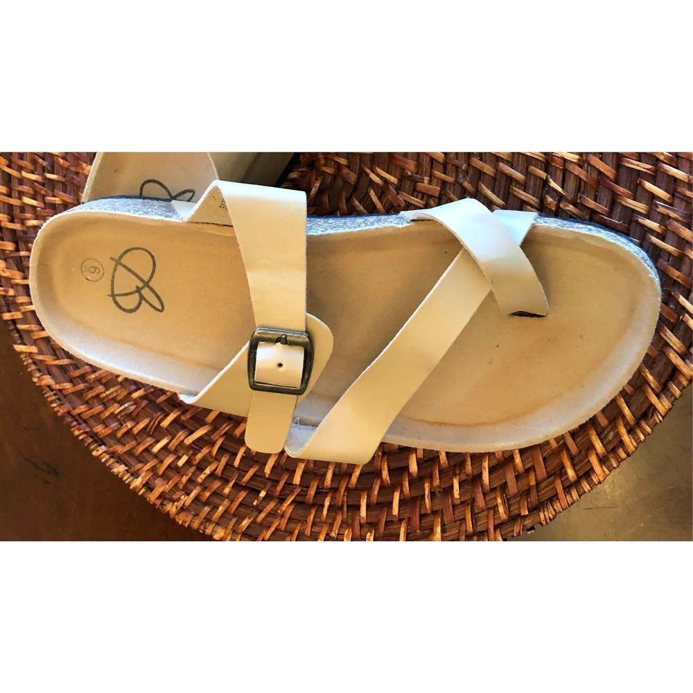BROOKS - NWOT Ladies Sz 6 Faux Leather Slip-On Toe Sandals/Natural. Never Worn! - Picture 8 of 10